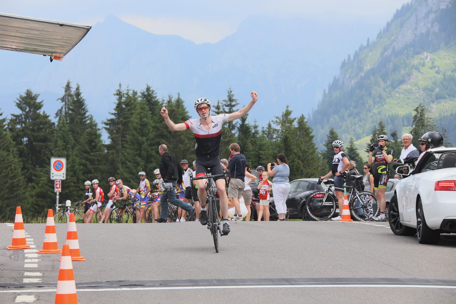 Emanuel Müller gewinnt das Bergzeitfahren Siebnen – Sattelegg